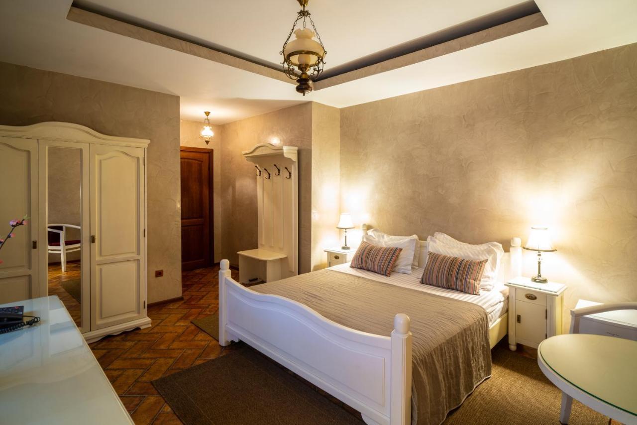 Hotel Europa Тиргу-Жіу Екстер'єр фото