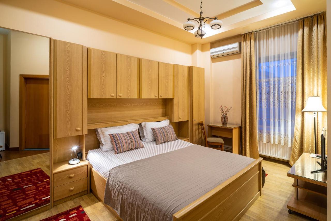 Hotel Europa Тиргу-Жіу Екстер'єр фото