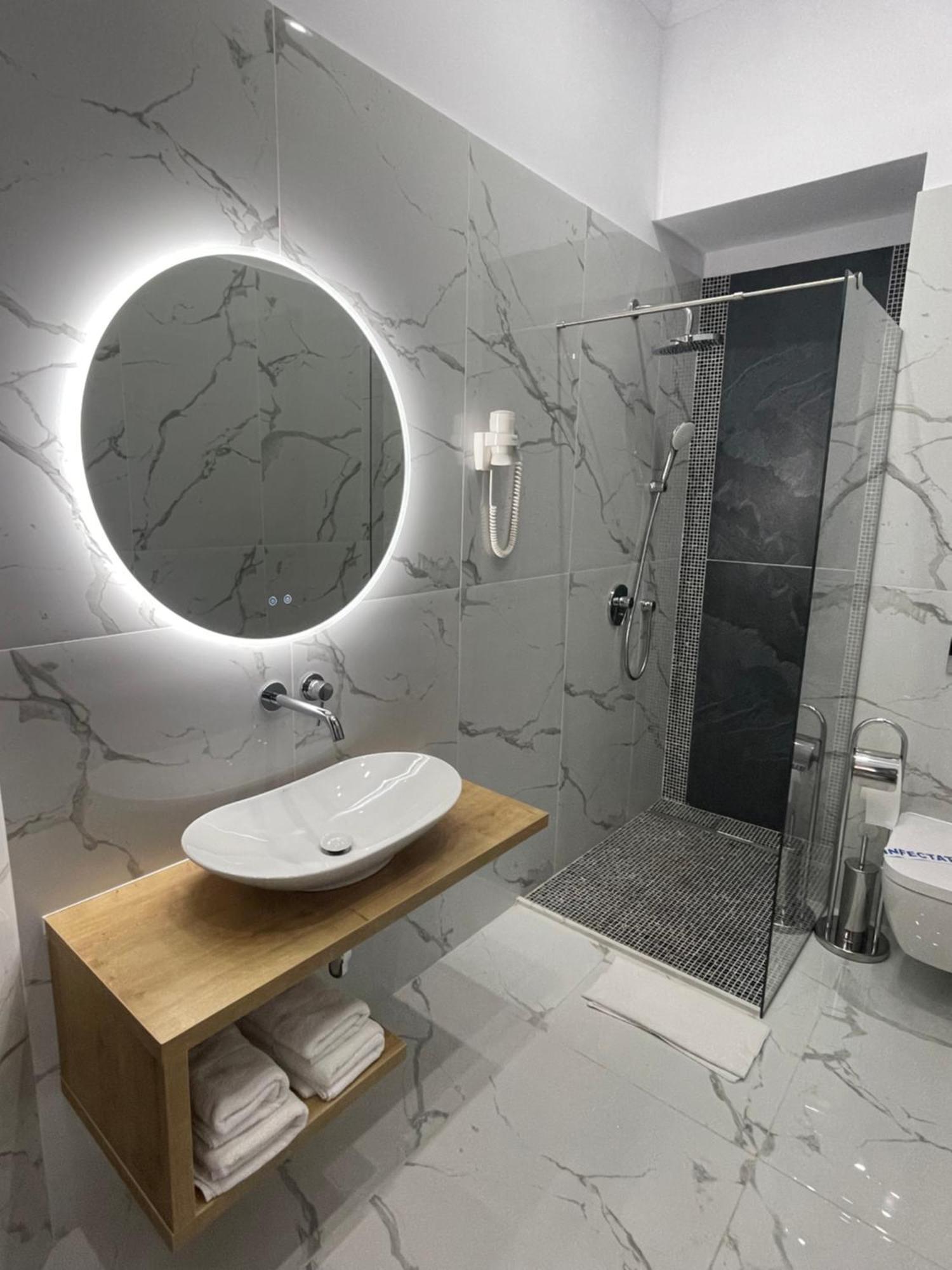 Hotel Europa Тиргу-Жіу Екстер'єр фото