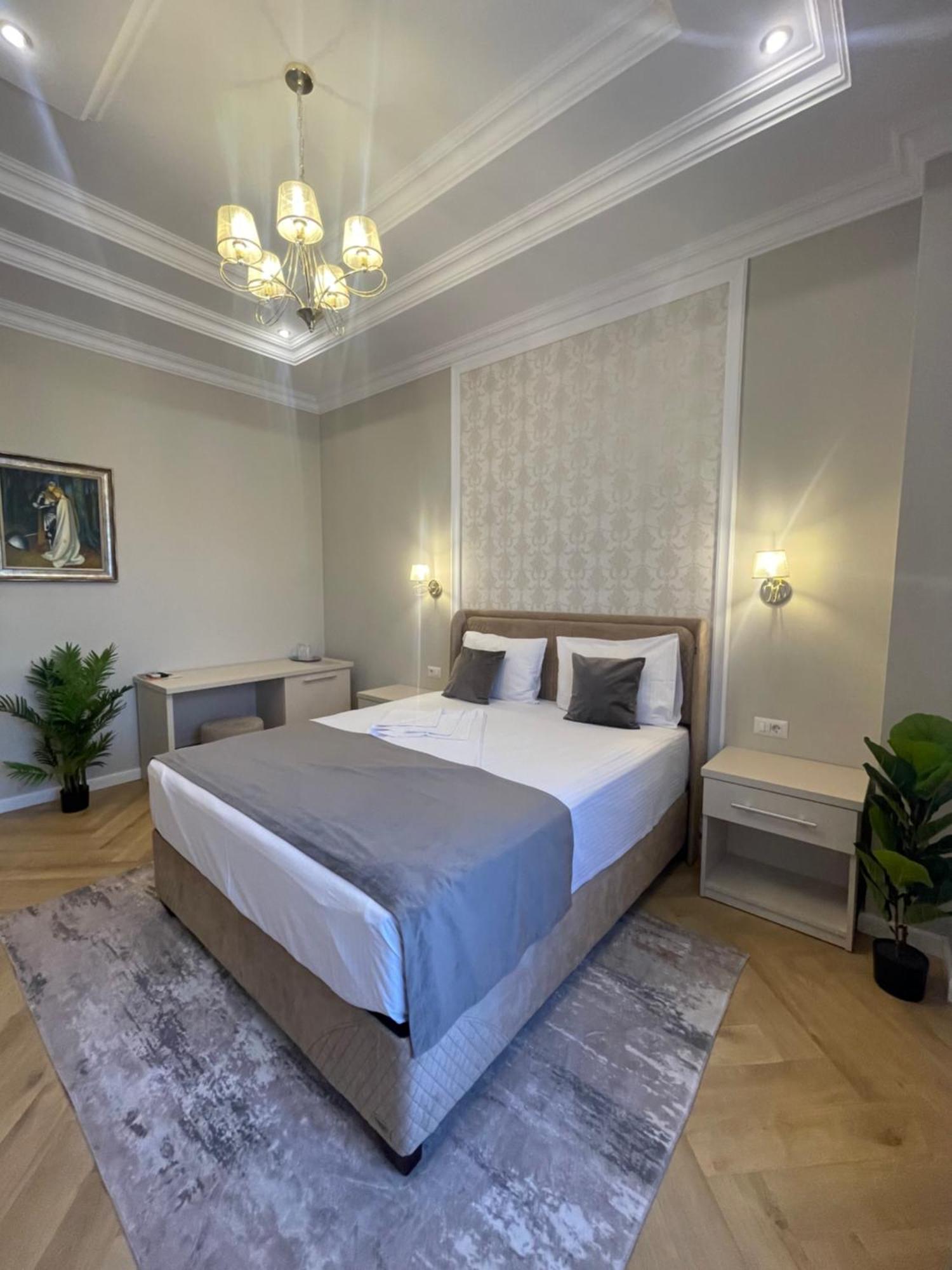 Hotel Europa Тиргу-Жіу Екстер'єр фото